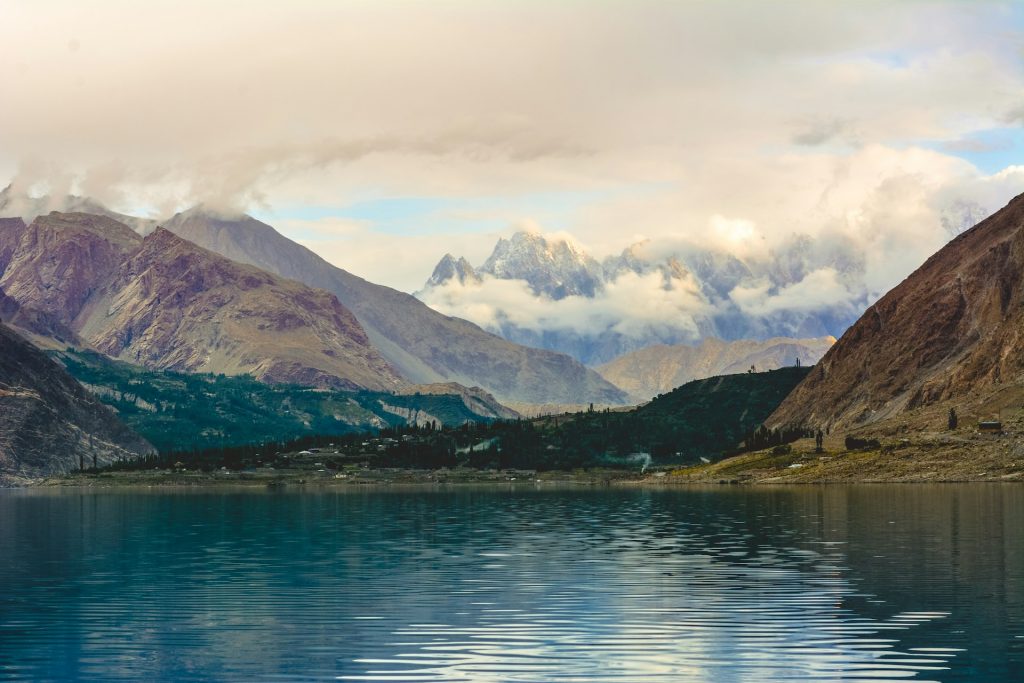 Hunza mountains beside turquoise water