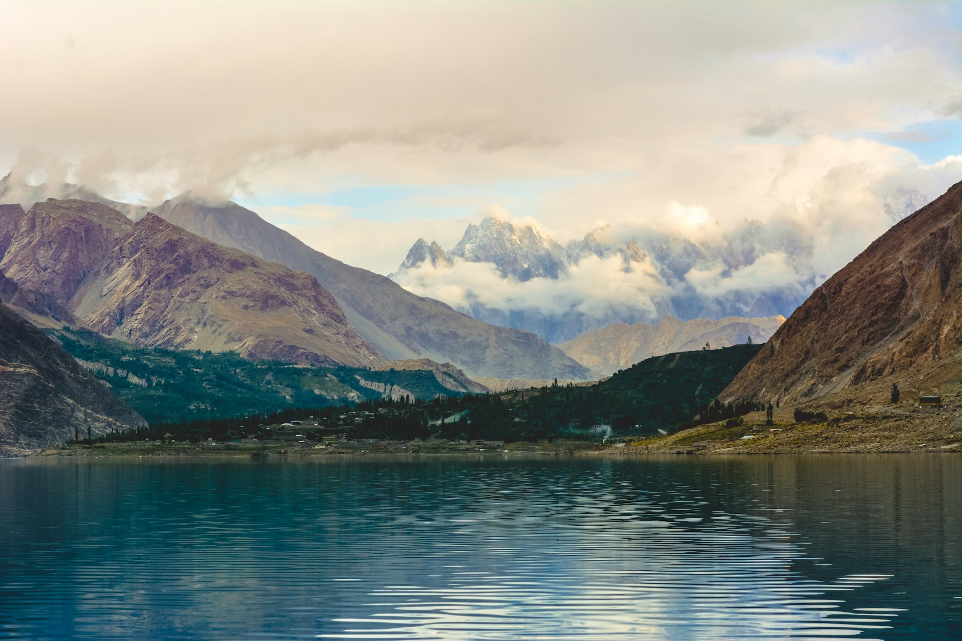 Hunza mountains beside turquoise water
